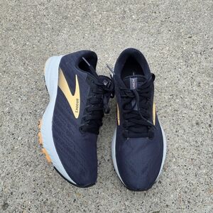Brooks Launch Sneaker Women Size 9B